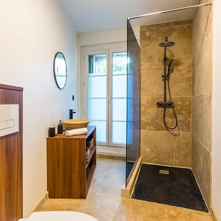 Atelier Ecusson - Premiere Conciergerie *